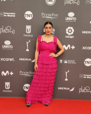 Paulina Gaitán Instagram - Hoy fue una noche maravillosa 
Gracias a @premios_platino por la nominación y por hacernos pasar una velada hermosa 

Gracias a mi querido @carlospinedamx por siempre confiar en mi y dejarme usar uno de tus vestidos 💕💕 la rompimos 

Gracias a mi novio @cachephoto que aunque ahora está subiendo el Everest, busco la manera de estar al pendiente y como siempre ser mi apoyo y mi TODO te amo mi vida 

Pero sobre todo gracias a mi mamá @ileanaruiz que me la traje conmigo a vivir esta gran experiencia….te amo mami 

Fue una noche hermosa que siempre llevaré en mi corazón ✨❤️‍🔥❤️‍🔥
