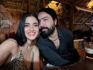 Paulina Gaitán Instagram - Hoy cumplimos 3 años juntos @cachephoto y solo puedo agradecerte por siempre estar a mi lado, por cuidarme y amarme 
Gracias por ser un hombre maravilloso y enseñarme tanto cada día 
Qué nuestros días sigan llenos de aventuras y amor✨ 
Tu me has hecho una mejor persona.
Gracias por ser un hombre tierno y paciente que sabe amar y cuidar mi corazón de maneras que jamás imaginé que alguien podría amarme ❤️‍🔥❤️‍🔥❤️‍🔥 
Te amo para siempre
Feliz aniversario mío 🫣