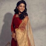 Pavithra Lakshmi Instagram - Naanam sollum vaarthai yaavum naanum solla kudumo PC: @arungnanavel Wearing @tamarachennai Mua @ratnamakeupartist Hair @mahi_hairdo