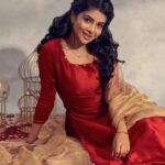 Pavithra Lakshmi Instagram - 🥰 Wearing @tamarachennai Shot by @arungnanavel Team @nithin_alex_joseph_ Mua @ratnamakeupartist Hair @mahi_hairdo