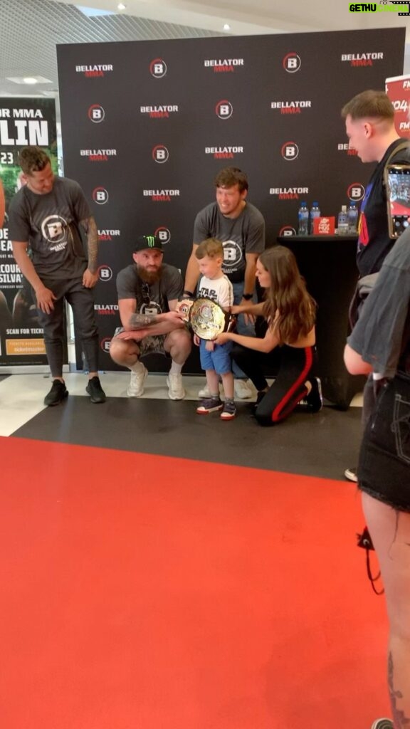 Peter Queally Instagram - Well done to all the @bellatormma staff today on their first fan event in Ireland! Loads of happy faces which is what it’s all about
