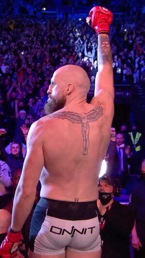Peter Queally Instagram - 𝗜𝗥𝗘𝗟𝗔𝗡𝗗 𝗦𝗧𝗔𝗡𝗗 𝗨𝗣 🇮🇪

Just a few more hours until #Bellator299 takes over the @3arenadublin. Who’s ready to hear the electric Irish crowd? 👀