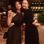 Phạm Nguyễn Lan Thy Instagram - Buổi sáng mình còn làm cô gái đằm thắm Phú Yên, tối đáp máy bay Sài Gòn làm cô gái tiệc tùng ở @newworldsaigon với chị Trân Thêm một chiếc váy nữa của @majeparis trong tủ đồ, đơn giản xinh xắn tính ứng dụng cao, đứa lười như mình đỡ phải mất thời gian suy nghĩ việc phối đồ, chỉ cần túm lấy một chiếc váy, điểm trang xinh xinh là ra đường thôiii @tamsonfashion