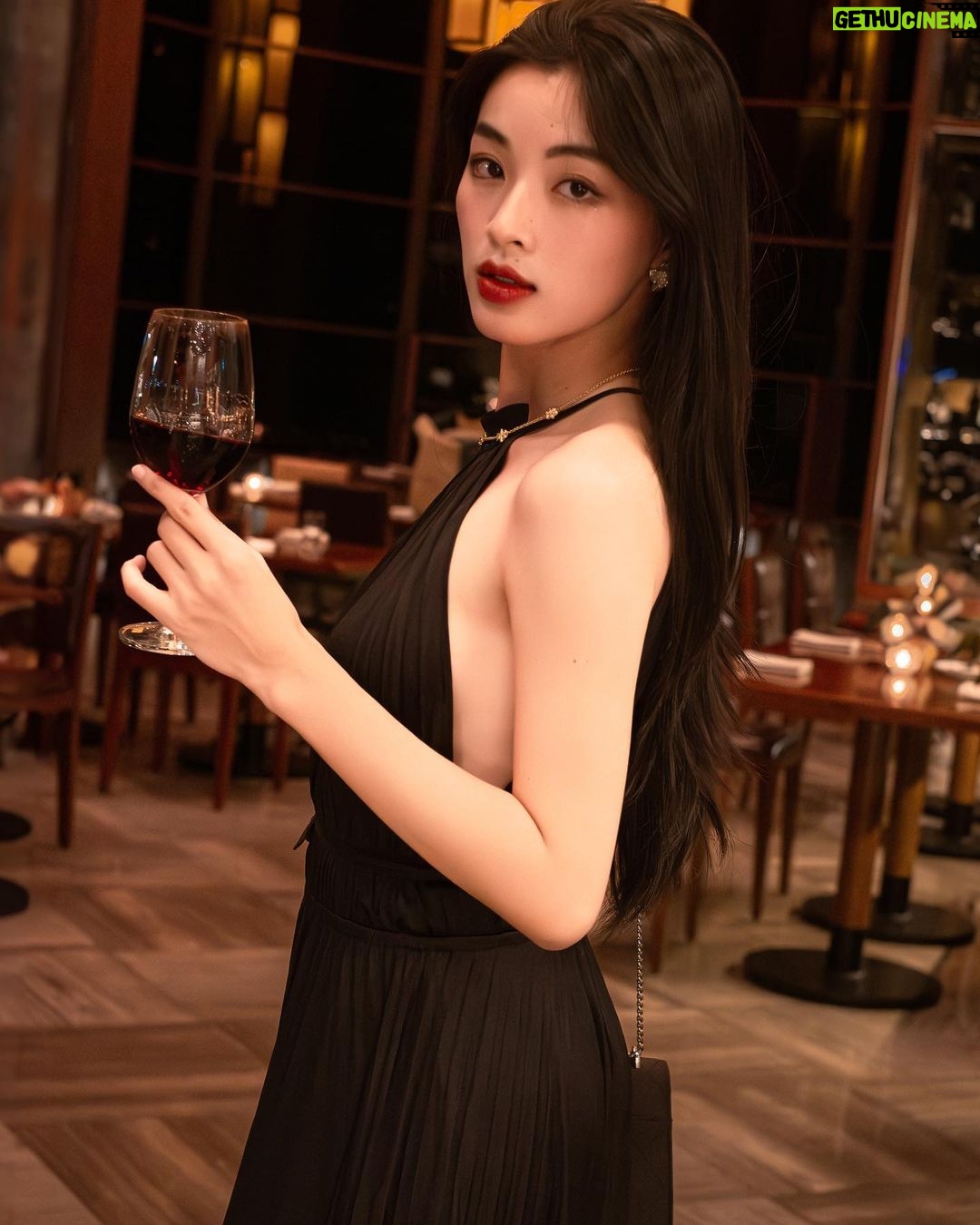 Phạm Nguyễn Lan Thy Instagram - Buổi sáng mình còn làm cô gái đằm thắm Phú Yên, tối đáp máy bay Sài Gòn làm cô gái tiệc tùng ở @newworldsaigon với chị Trân Thêm một chiếc váy nữa của @majeparis trong tủ đồ, đơn giản xinh xắn tính ứng dụng cao, đứa lười như mình đỡ phải mất thời gian suy nghĩ việc phối đồ, chỉ cần túm lấy một chiếc váy, điểm trang xinh xinh là ra đường thôiii @tamsonfashion