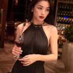 Phạm Nguyễn Lan Thy Instagram - Buổi sáng mình còn làm cô gái đằm thắm Phú Yên, tối đáp máy bay Sài Gòn làm cô gái tiệc tùng ở @newworldsaigon với chị Trân Thêm một chiếc váy nữa của @majeparis trong tủ đồ, đơn giản xinh xắn tính ứng dụng cao, đứa lười như mình đỡ phải mất thời gian suy nghĩ việc phối đồ, chỉ cần túm lấy một chiếc váy, điểm trang xinh xinh là ra đường thôiii @tamsonfashion
