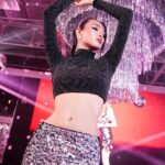 Phạm Nguyễn Lan Thy Instagram - Cô Thy này lần đầu tôi được gặp. Hôm đấy sắm vai cô gái disco kiêu kì tại sự kiện @hm x @rabanne, nhân dịp ra mắt BST mới đầy sự phóng khoáng tiệc tùng rất Rabanne nhưng cũng đầy lãng mạn cổ điển. Một buổi tiệc sang trọng lấp lánh tại @sunlifevn được tạo nên bởi chị @hadocreative và team 🫶 Mọi người thấy sao? Chứ tôi cũng tự thấy lạ hoắc với cái tạo hình này 😂 ____ Lan Thy by @trinhtatdat Makeup @trieu_lee Hair @hua_dung93 Photo @hachihachidoan Stylist @babithanh #rabannehm