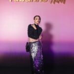 Phạm Nguyễn Lan Thy Instagram - Cô Thy này lần đầu tôi được gặp. Hôm đấy sắm vai cô gái disco kiêu kì tại sự kiện @hm x @rabanne, nhân dịp ra mắt BST mới đầy sự phóng khoáng tiệc tùng rất Rabanne nhưng cũng đầy lãng mạn cổ điển. Một buổi tiệc sang trọng lấp lánh tại @sunlifevn được tạo nên bởi chị @hadocreative và team 🫶 Mọi người thấy sao? Chứ tôi cũng tự thấy lạ hoắc với cái tạo hình này 😂 ____ Lan Thy by @trinhtatdat Makeup @trieu_lee Hair @hua_dung93 Photo @hachihachidoan Stylist @babithanh #rabannehm