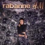 Phạm Nguyễn Lan Thy Instagram - Cô Thy này lần đầu tôi được gặp. Hôm đấy sắm vai cô gái disco kiêu kì tại sự kiện @hm x @rabanne, nhân dịp ra mắt BST mới đầy sự phóng khoáng tiệc tùng rất Rabanne nhưng cũng đầy lãng mạn cổ điển. Một buổi tiệc sang trọng lấp lánh tại @sunlifevn được tạo nên bởi chị @hadocreative và team 🫶 Mọi người thấy sao? Chứ tôi cũng tự thấy lạ hoắc với cái tạo hình này 😂 ____ Lan Thy by @trinhtatdat Makeup @trieu_lee Hair @hua_dung93 Photo @hachihachidoan Stylist @babithanh #rabannehm