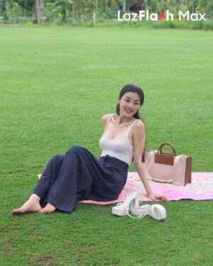 Phạm Nguyễn Lan Thy Instagram - Cảm ơn những ngày nắng đẹp thành phố thương yêu, nhất là trong mùa mà Sài Gòn hay mưa bất chợt.

Ngoài những sản phẩm skincare, Thy luôn giữ thói quen bổ sung một gói Vitamin C mỗi ngày để dưỡng trắng, kết hợp với bổ sung Collagen nội sinh để luôn trẻ khoẻ từ bên trong. Không quên dùng kem chống nắng và phấn lạnh cho mỗi lần đi camping. 

Sản phẩm Vitamin C mà Thy đang sử dụng sở hữu Vitamin C tối thượng với hàm lượng 1600mg, kết hợp với vitamin A, vitamin E và chiết xuất năng lượng nhiệt đới từ dứa, đu đủ xanh và lá ổi đem đến hiệu quả dưỡng trắng, trị nám, chống nắng toàn thân nhanh, an toàn và bền vững.

Muốn làn da luôn đẹp thì phải chăm chỉ chăm sóc từ bên trong lẫn bên ngoài phải không? Các sản phẩm này đều đang có ưu đãi lớn đến từ LAZADA SALE CUỐI THÁNG 25 - 29.9 đó nha!

Mọi người còn bí kíp dưỡng trắng nào khác nữa không? Chia sẻ cùng Thy nhé!

#Lazada #HangHieuGiaHoi #SanDealHoi