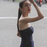 Phạm Nguyễn Lan Thy Instagram - Sài Gòn mùa mưa lúc nào cũng gợi nhắc lại cho Thy những kỷ niệm ngày nhỏ nghịch ngợm hay chơi dưới mưa. Lớn lên mình mới biết, nước mưa lại là chất xúc dẫn những bụi bẩn tích tụ trên da dẫn đến kích ứng, mụn, sạm và lão hóa. Bí kíp chăm sóc da mùa mưa của Thy đặc biệt chú trọng hơn các bước làm sạch và dưỡng để giữ làn da luôn tươi sáng, rạng ngời. Đầu tiên chắc chắn là sử dụng nước tẩy trang sạch thoáng để làm sạch làn da, tiếp theo là sữa rửa mặt có độ dưỡng ẩm tốt để giúp da của mình không bị khô. Thy sử dụng thêm tinh chất ốc sên phục hồi da và tinh chất sáng da chứa AHA/PHA để da luôn săn chắc và căng bóng. Hiện tại các brand mà Thy tin dùng đều được bán chính thức trên Lazada đặc biệt từ ngày 24.09 LazBeauty giảm đến 50% mà còn đi kèm nhiều voucher tích lũy, mua 1 tặng 1. Mọi người có thể tìm kiếm những sản phẩm skincare uy tín với giá chưa đến 2 cốc trà sữa đến từ Laz Beauty nha! Nhớ chăm sóc sức khoẻ của mình và cả sức khoẻ làn da để lúc nào cũng vô tư vui đùa dưới mưa như những ngày nhỏ mọi người nhé. #HangHieuGiaHoi #SanDealHoi #Lazada