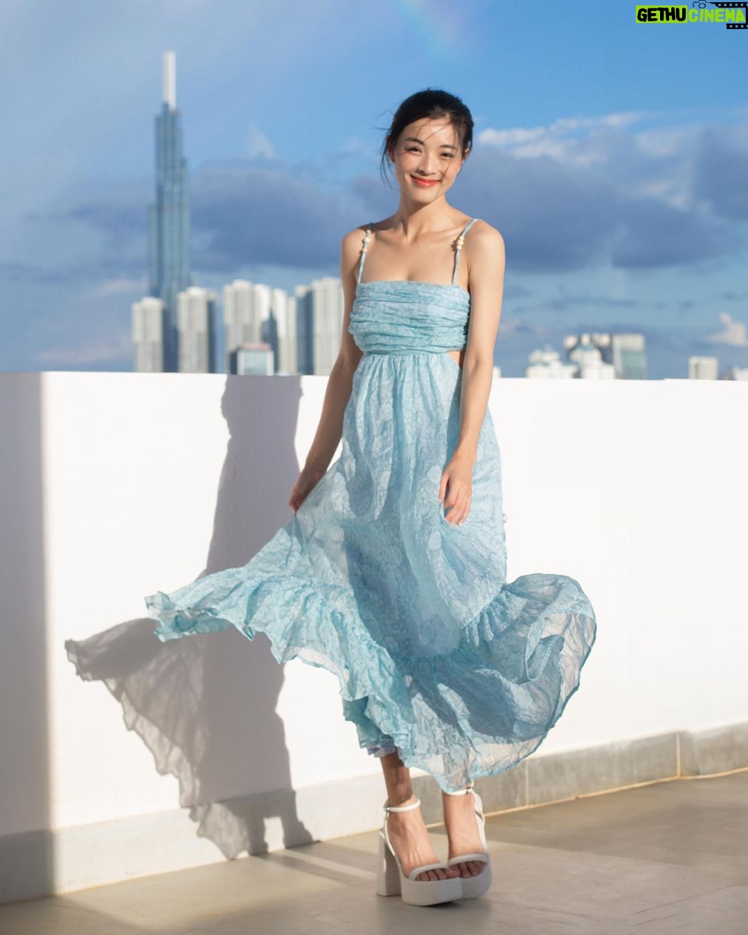 Phạm Nguyễn Lan Thy Instagram - Em ơi đời này vui được mấy