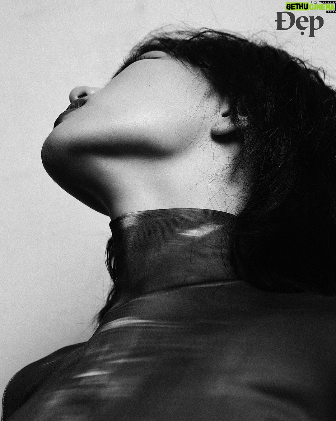Phạm Nguyễn Lan Thy Instagram - Lần đầu có một Lan Thy tóc ngắn @dep_magazine - Sept.2023 Photo: @tangtangstudio Creative Director: @hadocreative Producer: @hellos_hellos Styled by @toqoso Makeup & Hair: @tungchautran Fashion: @congtriofficial - @ducstudio_official Accessories #SWAROVSKI
