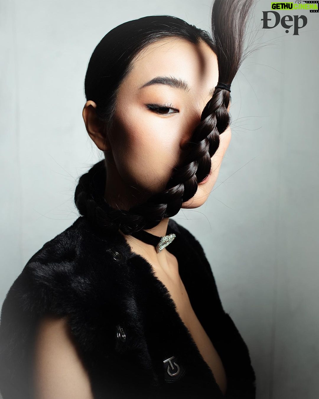 Phạm Nguyễn Lan Thy Instagram - Lần đầu có một Lan Thy tóc ngắn @dep_magazine - Sept.2023 Photo: @tangtangstudio Creative Director: @hadocreative Producer: @hellos_hellos Styled by @toqoso Makeup & Hair: @tungchautran Fashion: @congtriofficial - @ducstudio_official Accessories #SWAROVSKI