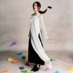 Phạm Nguyễn Lan Thy Instagram - “NHẤT QUỶ NHÌ MA, THỨ BA HỌC TRÒ" Khi nhắc đến đến câu thành ngữ này, ai trong mỗi chúng ta đều gợi nhớ lại hình ảnh nó gắn liền với tuổi học trò mà ai trong chúng ta cũng đã trải qua, câu nói này mang một ý nghĩa thể hiện tính nghịch ngợm, những trò vui đùa hồn nhiên và vô tư khi đi học. Trong bộ ảnh này, chúng mình muốn mang đến một hình ảnh rất quen thuộc, cổ điển, nhưng thay vào đó chúng mình muốn truyền tải một bức tranh màu sắc, vui nhộn và tươi mới hơn, thời trang hơn. Lấy cảm hứng từ những kỉ niệm mà các thế hệ học trò 8x,9x đã từng trải qua, chúng mình tôn lên vẻ đẹp của kí ức thời đó. Tại vì sao chúng mình lại làm ý tưởng này ? Bởi vì với góc nhìn từ phía chúng mình,chúng mình thấy được hình ảnh này không còn tồn tại nhiều cho đến bây giờ khi đất nước nói chung và công nghệ 4.0,AI nói riêng ngày càng phát triển nhưng chúng mình lại thấy hình ảnh đó lại rất đẹp, mộc mạc và nguyên bản, đó là điều may mắn mà các thế hệ thời 8x,9x đã có cơ hội được sống với nó.Chúng mình hy vọng, với tâm hồn nghệ sĩ, chúng mình đã và đang gửi gắm đến một thế hệ trẻ một thông điệp đẹp và ý nghĩa. “CHÚC MỪNG NGÀY NHÀ GIÁO VIỆT NAM 20-11” Creative & Photographer: Đình Hoàng Art Director: Thafu Nguyen Starring: Phạm Nguyễn Lan Thy Stylist: Bui Dong Duy Stylist Assistant: Mai Phuoc Tri Makeup & Hair Style: Chuong Nguyen Producer: Luna Tran Photo Assistant: Dim Pham, Trong Luan Lighting: cinegram.studio Fashion: DaDa, Thuy Design House, BALENCIAGA