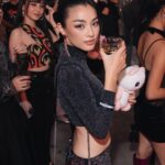 Phạm Nguyễn Lan Thy Instagram – Cô Thy này lần đầu tôi được gặp.
Hôm đấy sắm vai cô gái disco kiêu kì tại sự kiện @hm x @rabanne, nhân dịp ra mắt BST mới đầy sự phóng khoáng tiệc tùng rất Rabanne nhưng cũng đầy lãng mạn cổ điển.

Một buổi tiệc sang trọng lấp lánh tại @sunlifevn được tạo nên bởi chị @hadocreative và team 🫶

Mọi người thấy sao? Chứ tôi cũng tự thấy lạ hoắc với cái tạo hình này 😂 

____
Lan Thy by @trinhtatdat 
Makeup @trieu_lee 
Hair @hua_dung93 
Photo @hachihachidoan 
Stylist @babithanh 
#rabannehm