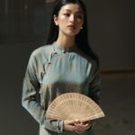 Phạm Nguyễn Lan Thy Instagram - Áo dài về với cơn mưa Tóc thời gian rối bao mùa hỡi em