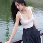 Phạm Nguyễn Lan Thy Instagram - Cảm ơn những ngày nắng đẹp thành phố thương yêu, nhất là trong mùa mà Sài Gòn hay mưa bất chợt. Ngoài những sản phẩm skincare, Thy luôn giữ thói quen bổ sung một gói Vitamin C mỗi ngày để dưỡng trắng, kết hợp với bổ sung Collagen nội sinh để luôn trẻ khoẻ từ bên trong. Không quên dùng kem chống nắng và phấn lạnh cho mỗi lần đi camping. Sản phẩm Vitamin C mà Thy đang sử dụng sở hữu Vitamin C tối thượng với hàm lượng 1600mg, kết hợp với vitamin A, vitamin E và chiết xuất năng lượng nhiệt đới từ dứa, đu đủ xanh và lá ổi đem đến hiệu quả dưỡng trắng, trị nám, chống nắng toàn thân nhanh, an toàn và bền vững. Muốn làn da luôn đẹp thì phải chăm chỉ chăm sóc từ bên trong lẫn bên ngoài phải không? Các sản phẩm này đều đang có ưu đãi lớn đến từ LAZADA SALE CUỐI THÁNG 25 - 29.9 đó nha! Mọi người còn bí kíp dưỡng trắng nào khác nữa không? Chia sẻ cùng Thy nhé! #Lazada #HangHieuGiaHoi #SanDealHoi
