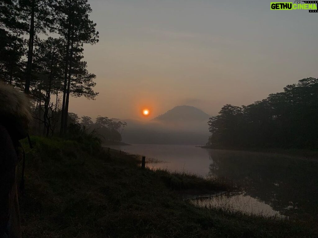 Phạm Nguyễn Lan Thy Instagram - Đà Lạt sớm mù sương Da Lat