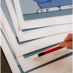 Philippe Geluck Instagram - « LA FEUILLE QUI TOMBE », une sérigraphie (50x40) originale et limitée à 400 exemplaires, à retrouver sur la boutique du Chat.