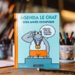 Philippe Geluck Instagram - Pour une année olympique, à vos agendas, 3... 2... 1... Prêt ? Partez ! À retrouver sur la boutique du Chat : https://lechat.com/boutique/fr/19-agendas-et-calendriers