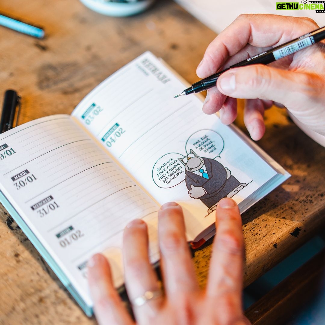 Philippe Geluck Instagram - Amis « fan » de la page du Chat, voici quelques gags tirés des calendriers (trois formats disponibles) du Chat. Mais comme vous risquez de le recevoir bientôt sous le sapin, vous ferez mine de découvrir ces gags en riant à gorge déployée.