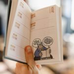 Philippe Geluck Instagram - Quoi ?! Mon agenda du Chat me dit qu’on est déjà vendredi. Grâce à l’agenda du Chat (disponible sur la boutique) même les lundis vous feront marrer.