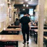 Phoebe Yuan Instagram - 你上次出門忘了帶錢是什麼時候？ 我甚至也想不起，前幾天在首爾江南附近一家餐廳，結帳時信用卡就是刷不過，剛好身上韓幣也不足，正當我跟老闆支支吾吾語言不通時，一位陌生韓國歐巴直接幫我刷卡結掉（就算他可能因為正在把妹所以想帥一波）但我還是很感謝，加上很丟臉 最後一則影片是我們回飯店湊了美元跟韓幣，又跑回去拿給那位哥哥（好在艾菲隨身攜帶美元） 艾菲說：正在約會的女生都會被帥到偷偷加分吧？ 首爾•江南