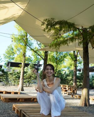 Phoebe Yuan Instagram - 最近在散步回家或是洗澡的時候忽然有點理解，一直糾結的那些事、那些人。

懂了因為曾經經歷過的壓力，所以選擇淡漠的時候，反而是一種愛。

@clubmonaco 
@imaginextw
#ClubmonacoTW