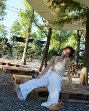 Phoebe Yuan Instagram - 最近在散步回家或是洗澡的時候忽然有點理解，一直糾結的那些事、那些人。

懂了因為曾經經歷過的壓力，所以選擇淡漠的時候，反而是一種愛。

@clubmonaco 
@imaginextw
#ClubmonacoTW