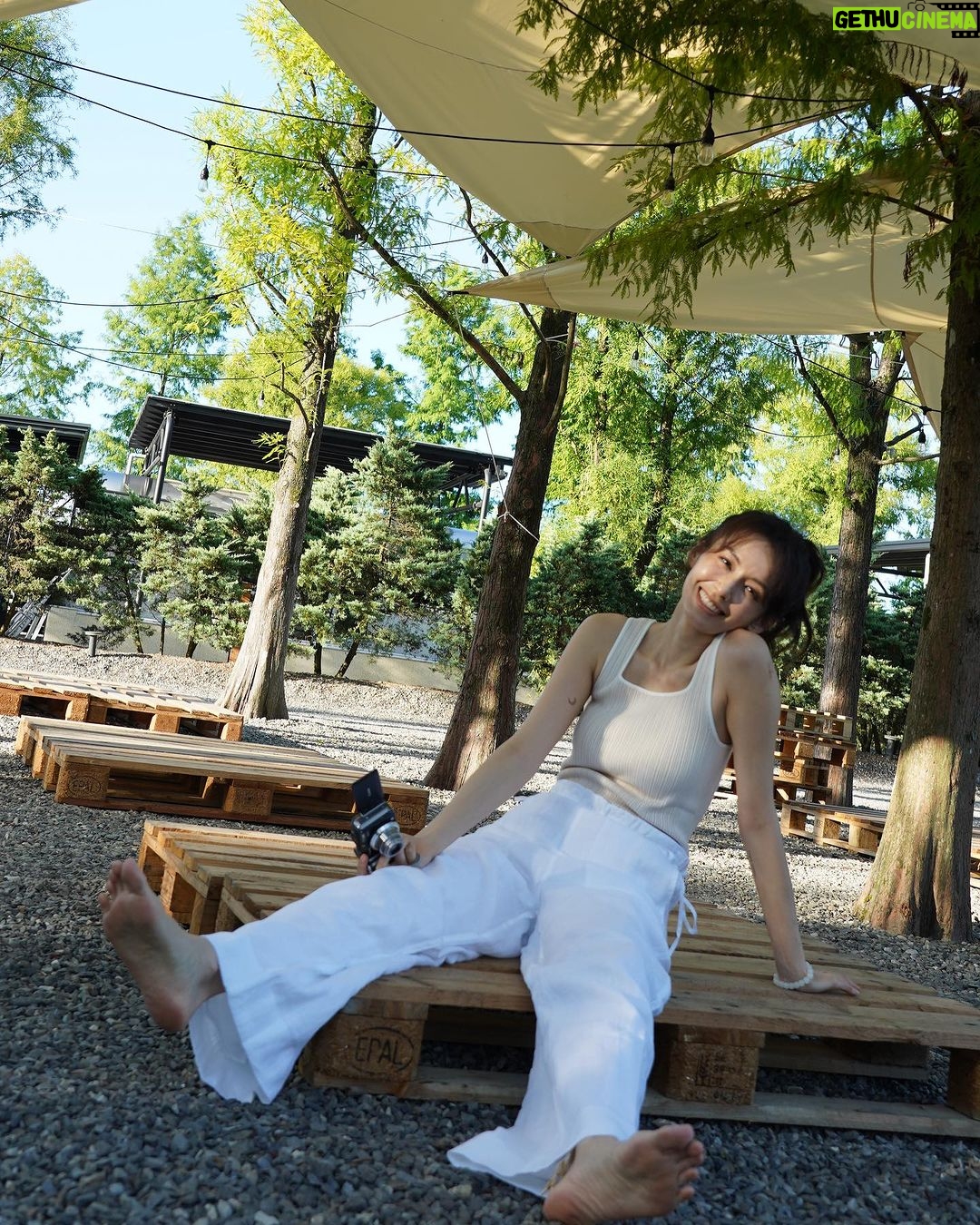Phoebe Yuan - 7.8K Likes - 最近在散步回家或是洗澡的時候忽然有點理解,一直糾結的那些事、那些人。
懂了因為曾經經歷過的壓力,所以選擇淡漠的時候,反而是一種愛。
@clubmonaco
@imaginextw
#ClubmonacoTW