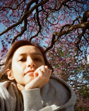 Phoebe Yuan Instagram - 理解了自己是個普通的人，我有情感、感性大於理性，對於一些事情的發生，無法完全公正客觀看待。

發現有時候站在至高點去評論，是非分明、清楚簡單。但在不同角度中看見了一幅幅極度殘忍的寫實風格繪畫，我什麼都說不出口，但這巨大的悲傷籠罩著我。

嘿！親愛的！很多事我還在學習，但我承諾會盡我所能的接住你。