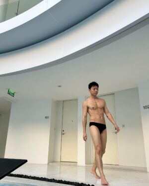 Phoebe Yuan Instagram - 🏊🏻‍♀️👙🌞🧜🏽‍♂️👩🏿🧑🏿
