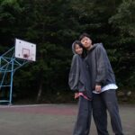 Phoebe Yuan Instagram - 搞清楚屬於自己的地圖後， 就好好的玩吧！ 玩的盡興最重要🏀 👕👖 @jessielin_style @__jc.com__ @denzel.yu #couplestyle #coupletravel #couplelife #coupleoutfits