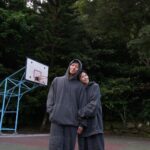 Phoebe Yuan Instagram - 搞清楚屬於自己的地圖後， 就好好的玩吧！ 玩的盡興最重要🏀 👕👖 @jessielin_style @__jc.com__ @denzel.yu #couplestyle #coupletravel #couplelife #coupleoutfits