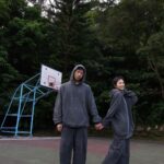 Phoebe Yuan Instagram - 搞清楚屬於自己的地圖後， 就好好的玩吧！ 玩的盡興最重要🏀 👕👖 @jessielin_style @__jc.com__ @denzel.yu #couplestyle #coupletravel #couplelife #coupleoutfits