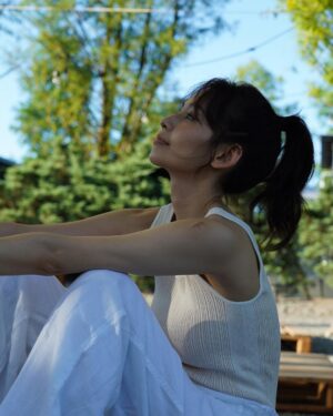 Phoebe Yuan Instagram - 最近在散步回家或是洗澡的時候忽然有點理解，一直糾結的那些事、那些人。

懂了因為曾經經歷過的壓力，所以選擇淡漠的時候，反而是一種愛。

@clubmonaco 
@imaginextw
#ClubmonacoTW