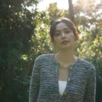 Phoebe Yuan Instagram - 當人類實在是有永無止盡的煩惱，想開了一個下一個又來。 要擺脫他們實在不是件容易的事情，只能時刻提醒自己把注意力擺在現在，過去和未來要擔憂的事情，都要像對付用不到紙一樣，揉一揉然後想像自己是大谷翔平，把它往腦海外面丟。 今年還是照舊：該玩耍的時候就卯足全力的玩，該放鬆的時候就放下所有顧慮最鬆。 @bashparis #bashtaiwan