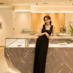 Phoebe Yuan Instagram – STAR JEWELRY對我來說不僅僅是輕珠寶而已，是一種輕柔且溫暖的吸引力。我選用的OCTANGLE系列，紫黃色漸變的優美紫黃晶，讓我想到了東京夕陽中的紫藤花海，在微風中輕輕搖曳著，像是美麗浪漫的詩篇，細緻柔和的讓人感動。

加上可以自由搭配疊加的戒指，發揮巧思的佩戴著它們，彷彿每天都可愛俏皮的和人分享自己的美麗小秘密。

那天觀察著大家，最驚喜的小發現：現場所有佩戴著STAR JEWELRY的女性，都不自覺的充滿了細膩柔和的氣場，舉手投足間散發著精緻的光采、優雅的魅力，好像笑容中的淺淺微笑，不炫耀張揚，而是用最溫柔的方式吸引著目光。

我想這就是STAR JEWELRY令人如此著迷的原因吧！

即日起至2023/11/12前，新品全面有95折優惠，購買2項珠寶滿額再送精緻珠寶盒~有經過信義A8的話可以到STAR JEWELRY逛逛唷!

#starjewelrytw #starjewelry #日系輕珠寶 #jewelry
 @starjewelry_taiwan