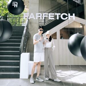 Phoebe Yuan Instagram - 你上次出門忘了帶錢是什麼時候？

我甚至也想不起，前幾天在首爾江南附近一家餐廳，結帳時信用卡就是刷不過，剛好身上韓幣也不足，正當我跟老闆支支吾吾語言不通時，一位陌生韓國歐巴直接幫我刷卡結掉（就算他可能因為正在把妹所以想帥一波）但我還是很感謝，加上很丟臉

最後一則影片是我們回飯店湊了美元跟韓幣，又跑回去拿給那位哥哥（好在艾菲隨身攜帶美元）

艾菲說：正在約會的女生都會被帥到偷偷加分吧？