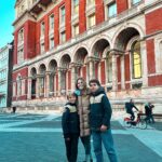 Pimpinha Jardim Instagram - 1°dia em Londres 🇬🇧 Ficamos num Hotel em Kensington que é super central, ainda aproveitamos a tarde e demos um passeio a pé, fomos até ao Museu de Historia Natural não apanhamos filas e os miúdos adoraram! 🦖🌎 London, England, UK