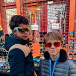 Pimpinha Jardim Instagram - E ficou a faltar o post do dia que os miúdos gostaram mais: 📍Começámos o dia no Chelsea Stadium 📍Almoçámos em Notting Hill 📍Fomos ver o mercado de Portobello Road Market que é um mercado de antiguidades 📍Visitámos a maior e mais antiga loja de brinquedos do mundo a Hamley’s 📍Jantámos em Convent Garden 📍Acabámos o dia a ver o incrível Musical o Lion King no Lyceum Theathe. 🇬🇧 Londres nunca desilude 🇬🇧