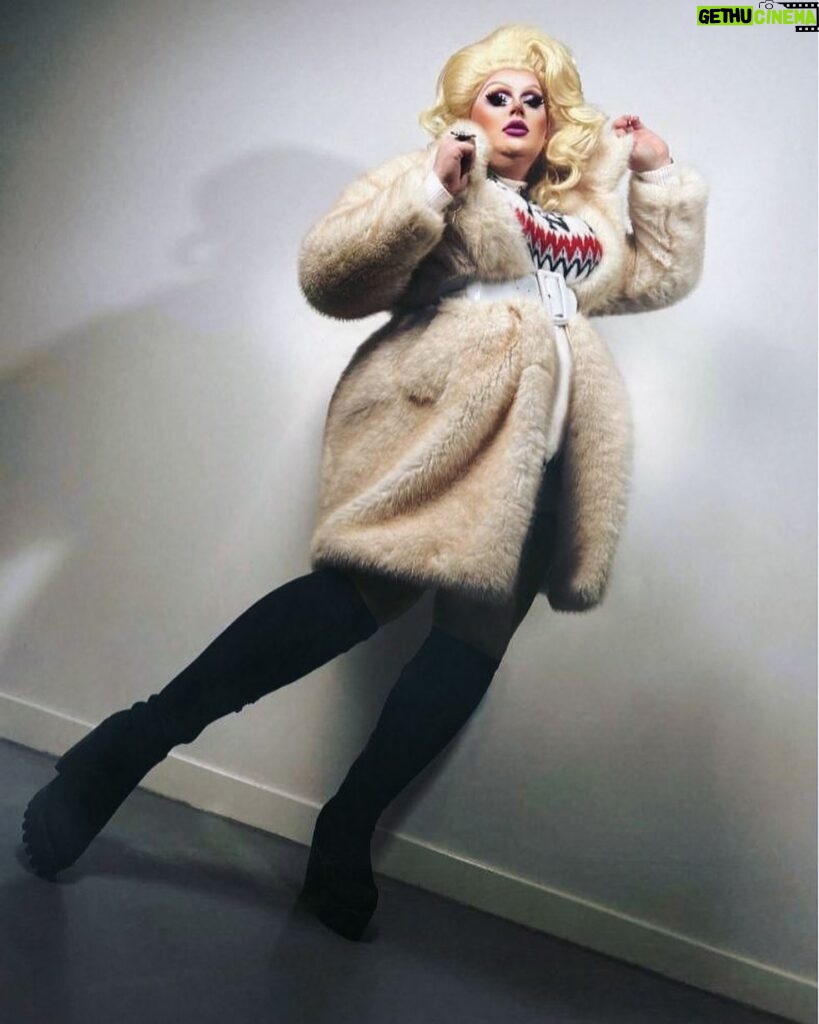 Pixie Polite Instagram - Fur coat; no knickers 🧥 I’m very excited to be performing tomorrow at the @royalalberthall with the BBC Symphony Orchestra and a host of fabulous talent for “A Christmas Gaity’ 🎄 Can’t wait to see you all! Link in bio for Tickets! 🎟️ @cheddar_gorgeous @thepeacheschrist @marishawallace @eoutwater @legateauchocolat @jayjayrevlon @bbcsymphonyorchestra @bbcconcertorchestra The Royal Albert Hall