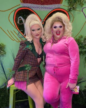 Pixie Polite Instagram - DragCon Photo dump 2!
•
I wasn’t just a regular mom, I was a cool mom! 💅 
•
@coppertoppqueen @jonbersblonde @officialsistersister @smintydrop @issumtingwong @iamblackpeppa 
•
#drag #dragrace #dragraceuk #dragcon #dragconuk #rpdr #wig #wigs #lacefrontal #dragqueen #dragqueens #makeup #mua #instadrag #dragqueensofinstagram #lgbtq #gayuk #draguk #picoftheday #photooftheday #rpdruk #rupaul #rupaulsdragrace #rupaulsdragraceuk #jonbersblonde #smintydrop #sumtingwong #coppertopp #sistersister #blackpeppa