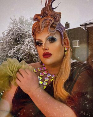 Pixie Polite Instagram - Snow Globe ❄️🌎❄️ 
•
Had a lovely weekend of gigs feeling festive and gorgeous! Thank you to @tianabiscuitofficial @stanleyarts.uk  and the brunch shows for having me! And also! Big shoutout to @blingblingblinguk_drag_jewels for my gorgeous new necklace and jewellery set also!
•
#snow #snowing #christmas #winter #snowqueen #winterwonderland #festive #wig #makeup #drag #dragqueen #dragqueensofinstagram #dragqueens #queen #lacefrontal #dragrace #dragraceuk #rpdr #rpdruk #rupaul #rupaulsdragrace #rupaulsdragraceuk #druk #pixiepolite #igers #igdaily #picoftheday #photooftheday #lgbtq #model