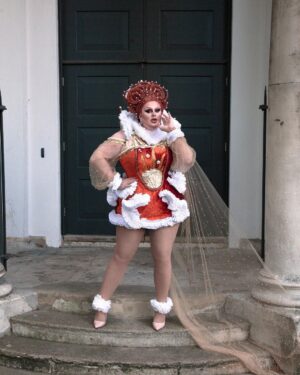Pixie Polite Instagram - Do you like it Ruff? 👑 
•
💇‍♀️ @wigchapel 
👗 @lizziebiscuits 
💄 @boudica_the_queen 
📸 🎨 @michelangelo.mp3 
•
•
#drag #dragqueen #dragqueens #dragqueensofinstagram #draguk #queen #tudors #queenelizabeth #dragrace #dragraceuk #rpdr #rpdruk #rupaulsdragrace #rupaulsdragraceuk #rupaul #igers #igdaily #picoftheday #gay #gayuk #makeup #mua #wig #lacefrontal #photooftheday #photography #plussize #lgbtq #pride #curvy