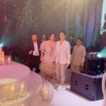 Piya Sawetpikul Instagram - #ก้องแอบดู #ก้องขอเผือก ช่วงเวลาการเปิดต้ว #บ่าวสาว #หมากคิม #markimthewedding กับเวลาสุดพิเศษ #หมากคิม @Kimmy_Kimberley @mark_prin #วีไวโอเล็ต @violettewautier #ดีเจเอกกี้ @dj_eaky #อ้นศรีพรรณ @ohnsri1000 #เรื่องนี้ต้องดู #chicplanner @chicplanner #centaragrandcentralworld Centara Grand at CentralWorld