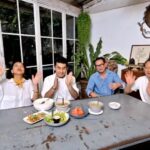 Piya Sawetpikul Instagram – ครึ้มอกครึ้มใจ สวัสดีปีใหม่ที่ร้านกลางป่า พาไปสูดออกซิเจนให้เต็มปอดกับร้านร่มรื่น โดยฝีมือนักจัดสวนเจ้าของรางวัลมากมาย สัมผัสร่มเงาแห่งความสุข ที่มาพร้อมกับหลายเมนูสุดอร่อย โดยเฉพาะ แกงเขียวหวานกรุบกะลา สูตรเฉพาะ ถึงเครื่อง ถึงรสชาติ อิ่มเพลิน เดินชมธรรมชาติ สุดประทับใจ #ลิ้นติดโปรGOติดดาว อาทิตย์ที่ 7ม.ค นี้ ดูทีวีกด33ดูมือถือกด3plus @topdaraneenute @babybee_happy @nare_naja @ishant_mav