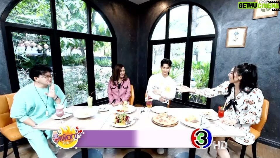 Piya Sawetpikul Instagram - อบอุ่นไปกับครอบครัวศิลปิน กับคุณแม่นิโคล เทริโอ และน้องทิกเกอร์ เทริโอ้ ที่จะมาพูดคุยถึงความสำเร็จทั้งคุณแม่และคุณลูก รวมไปถึงเคล็ดลับการเลี้ยงดูน้องทิกเกอร์ให้สดใสน่ารักและมาร่วมลุ้นกันว่าสาวสไตล์ไหนที่คุณแม่นิโคจะโอเครไฟเขี้ยว ใน#เผือกร้อนตอนบ่าย เสาร์นี้ 15:45 ดูที่วีกด 33 ดูมือถือกด 3 plus #นิโคลเทริโอ @nicole_officialaccount #ทิกเกอร์ @tiggerachira #บุ๋มปนัดดา @boompanadda #บูมสุภาพร @b_boomm