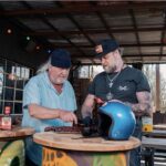 Plura Jonsson Instagram - I reklamsamarbete med Bull's-Eye BBQ-sauce. Jag och Mats lagade fantastiska ribs på Garage bar i Höganäs. Vi testade några olika såser från Bull’s-Eye. Grymt gott! @garagebar.se #garagebar