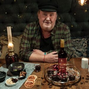 Plura Jonsson Instagram - Dagen före dopparedagen. Prova min alkoholfria #glögg #Plura. I samarbete med mästarblandarna på @vinfabriken #plurasjul #pluraskök #glögg